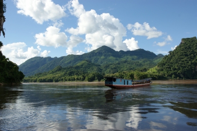 2009-08-30 09-03 Luang Prabang 143 Mekong (Allie_Caulfield)  [flickr.com]  CC BY 
Informazioni sulla licenza disponibili sotto 'Prova delle fonti di immagine'