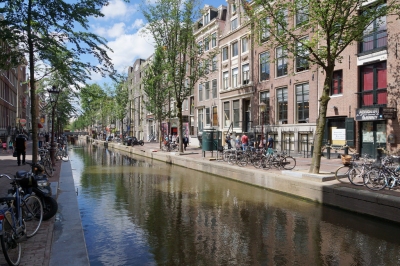 2013-08-07 08-09 Amsterdam 105 Oudezijds Achterburgwal (Allie_Caulfield)  [flickr.com]  CC BY 
Informazioni sulla licenza disponibili sotto 'Prova delle fonti di immagine'