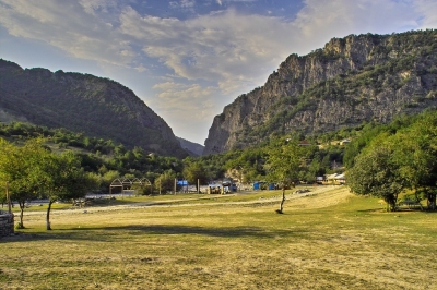 Afurja, near Quba, Azerbaijan (David Davidson)  [flickr.com]  CC BY 
Informazioni sulla licenza disponibili sotto 'Prova delle fonti di immagine'