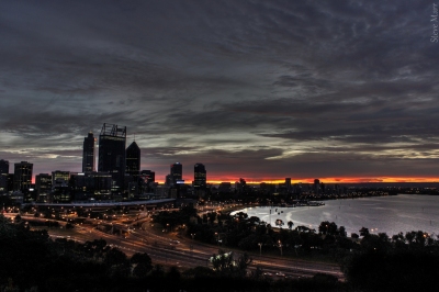 ANZAC Sunrise (Steve Marr)  [flickr.com]  CC BY 
Informazioni sulla licenza disponibili sotto 'Prova delle fonti di immagine'