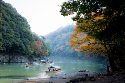 Arashiyama, Kyoto (Takashi Hososhima)  [flickr.com]  CC BY-SA 
Informazioni sulla licenza disponibili sotto 'Fonti di immagine'