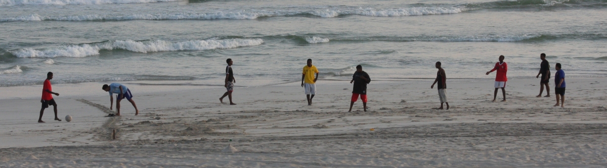 Beach football (Chris Price)  [flickr.com]  CC BY-ND 
Informazioni sulla licenza disponibili sotto 'Prova delle fonti di immagine'