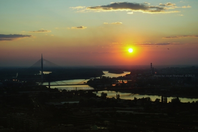 Belgrade Sundow (Jovan Markovi?)  [flickr.com]  CC BY 
Informazioni sulla licenza disponibili sotto 'Prova delle fonti di immagine'