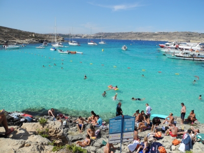 Blue Lagoon, Comino, Malta (Shepard4711)  [flickr.com]  CC BY-SA 
Informazioni sulla licenza disponibili sotto 'Prova delle fonti di immagine'