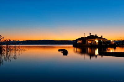 Calmness (Nikos Koutoulas)  [flickr.com]  CC BY 
Informazioni sulla licenza disponibili sotto 'Prova delle fonti di immagine'