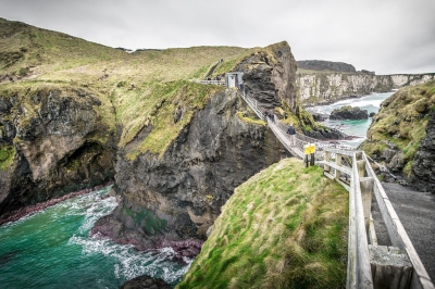 Carrick-a-rede, Northern Ireland (Giuseppe Milo)  [flickr.com]  CC BY 
Informazioni sulla licenza disponibili sotto 'Prova delle fonti di immagine'