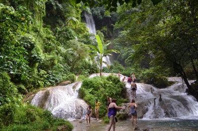 Cascade Falls Vanuatu (eGuide Travel)  [flickr.com]  CC BY 
Informazioni sulla licenza disponibili sotto 'Prova delle fonti di immagine'