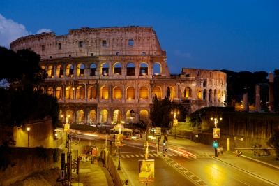 Coliseum at dusk (Larry Johnson)  [flickr.com]  CC BY 
Informazioni sulla licenza disponibili sotto 'Fonti di immagine'