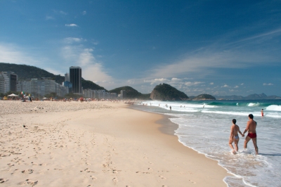 Copacabana Beach - Rio de Janeiro (Christian Haugen)  [flickr.com]  CC BY 
Informazioni sulla licenza disponibili sotto 'Prova delle fonti di immagine'