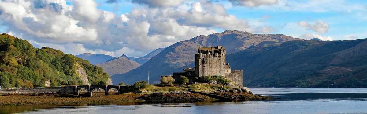 Eilean Donan Castle 15a (Tony Hisgett)  [flickr.com]  CC BY 
Informazioni sulla licenza disponibili sotto 'Prova delle fonti di immagine'