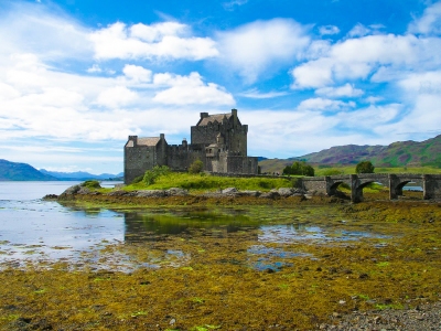 Eilean Donan Castle in Scotland (Shadowgate)  [flickr.com]  CC BY 
Informazioni sulla licenza disponibili sotto 'Prova delle fonti di immagine'