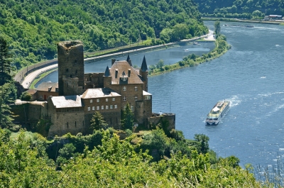 European river cruise (Roderick Eime)  [flickr.com]  CC BY 
Informazioni sulla licenza disponibili sotto 'Prova delle fonti di immagine'