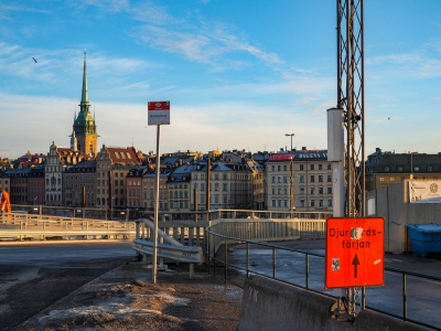 Gamla Stan from Slussen (chas B)  [flickr.com]  CC BY 
Informazioni sulla licenza disponibili sotto 'Prova delle fonti di immagine'