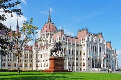 Hungary-02378 - Parliament & Francis II Rákóczi (Dennis Jarvis)  [flickr.com]  CC BY-SA 
Informazioni sulla licenza disponibili sotto 'Prova delle fonti di immagine'