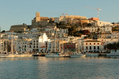 Ibiza castle (Michela Simoncini)  [flickr.com]  CC BY 
Informazioni sulla licenza disponibili sotto 'Prova delle fonti di immagine'