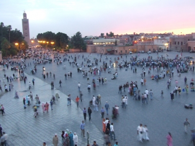 Jemaa El Fna Marrakech 2006113 (Britrob)  [flickr.com]  CC BY 
Informazioni sulla licenza disponibili sotto 'Prova delle fonti di immagine'