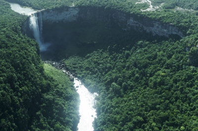 Kaieteur Falls, Guyana (Dan Sloan)  [flickr.com]  CC BY-SA 
Informazioni sulla licenza disponibili sotto 'Prova delle fonti di immagine'