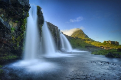 Kirkjufellsfoss (Ævar Guðmundsson)  [flickr.com]  CC BY 
Informazioni sulla licenza disponibili sotto 'Prova delle fonti di immagine'