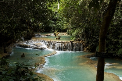 Kuang si waterfall (Raini Svensson)  [flickr.com]  CC BY 
Informazioni sulla licenza disponibili sotto 'Prova delle fonti di immagine'