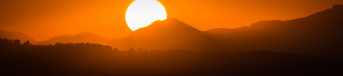 Lesotho Sunrise (Andrew Moore)  [flickr.com]  CC BY-SA 
Informazioni sulla licenza disponibili sotto 'Prova delle fonti di immagine'