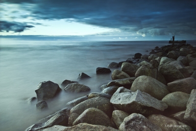 Long Exposure at Tuja Mole (Eduards Pulks)  [flickr.com]  CC BY-ND 
Informazioni sulla licenza disponibili sotto 'Prova delle fonti di immagine'