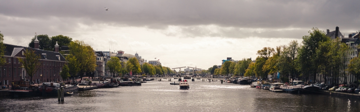 Magere Brug and Amstel (Tobias Abel)  [flickr.com]  CC BY-ND 
Informazioni sulla licenza disponibili sotto 'Prova delle fonti di immagine'