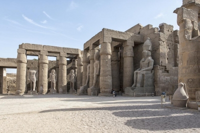 Majesty of Egypt (Christopher Michel)  [flickr.com]  CC BY 
Informazioni sulla licenza disponibili sotto 'Prova delle fonti di immagine'