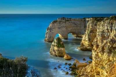 Marinha beach - Algarve (Luis Ascenso)  [flickr.com]  CC BY 
Informazioni sulla licenza disponibili sotto 'Prova delle fonti di immagine'