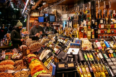 Mercat de Sant Josep - La Boqueria (Jorge Franganillo)  [flickr.com]  CC BY 
Informazioni sulla licenza disponibili sotto 'Prova delle fonti di immagine'