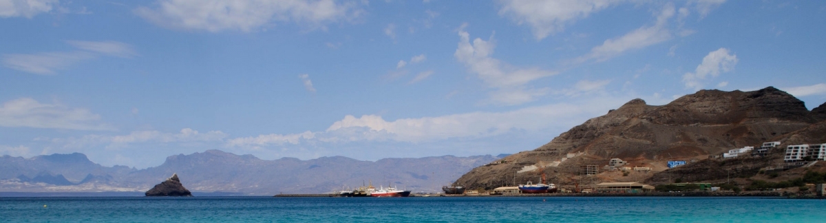 Mindelo, São Vicente, Cape Verde (Caroline Granycome)  [flickr.com]  CC BY-SA 
Informazioni sulla licenza disponibili sotto 'Prova delle fonti di immagine'