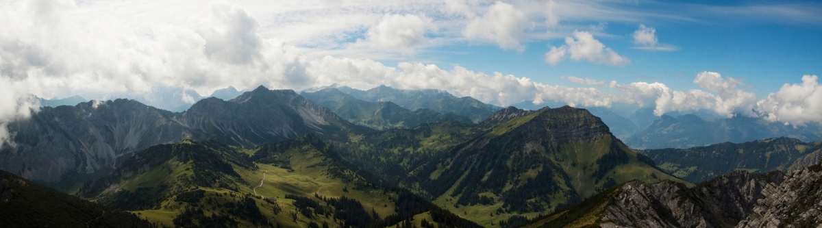 mountainscape 03 (Mathias Erhart)  [flickr.com]  CC BY-SA 
Informazioni sulla licenza disponibili sotto 'Prova delle fonti di immagine'