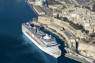 MSC Splendida in Malta (Roderick Eime)  [flickr.com]  CC BY 
Informazioni sulla licenza disponibili sotto 'Prova delle fonti di immagine'