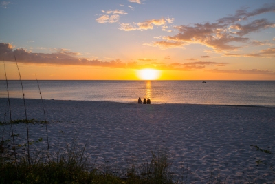 Naples Beach, Florida (Roman Boed)  [flickr.com]  CC BY 
Informazioni sulla licenza disponibili sotto 'Prova delle fonti di immagine'