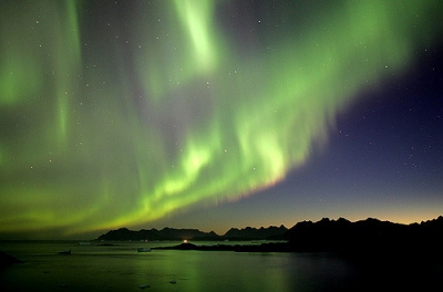Northern Lights, Greenland (Nick Russill)  [flickr.com]  CC BY 
Informazioni sulla licenza disponibili sotto 'Prova delle fonti di immagine'