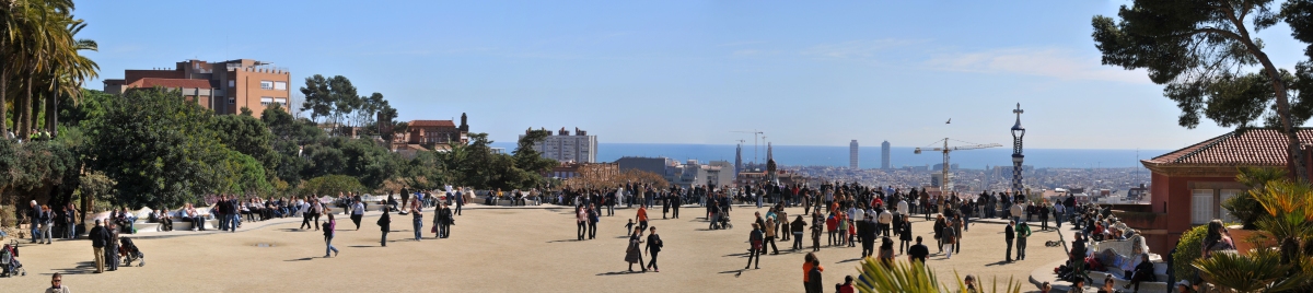 Pano of Park Guell - the plaza (Serge Melki)  [flickr.com]  CC BY 
Informazioni sulla licenza disponibili sotto 'Prova delle fonti di immagine'