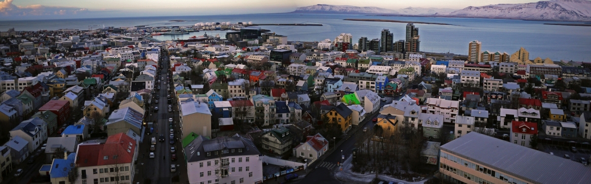 Pano over Reykjavik (Elizabeth Ellis)  [flickr.com]  CC BY-SA 
Informazioni sulla licenza disponibili sotto 'Prova delle fonti di immagine'