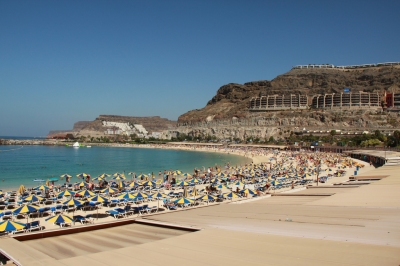 Playa Amadores (Cristian Bortes)  [flickr.com]  CC BY 
Informazioni sulla licenza disponibili sotto 'Prova delle fonti di immagine'