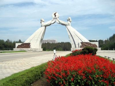 Reunification Arch, Pyongyang (David Stanley)  [flickr.com]  CC BY 
Informazioni sulla licenza disponibili sotto 'Prova delle fonti di immagine'