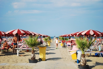 rimini beack (Siri B.L.)  [flickr.com]  CC BY 
Informazioni sulla licenza disponibili sotto 'Prova delle fonti di immagine'