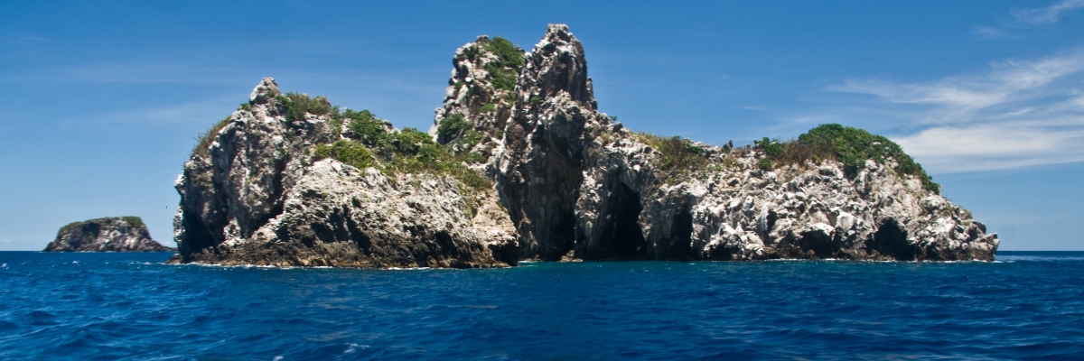 Rocks Off of Ronde Island (Jason Pratt)  [flickr.com]  CC BY 
Informazioni sulla licenza disponibili sotto 'Prova delle fonti di immagine'