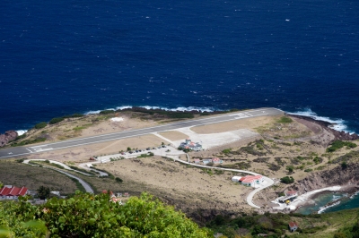 Saba Runway (killians_red)  [flickr.com]  CC BY 
Informazioni sulla licenza disponibili sotto 'Prova delle fonti di immagine'