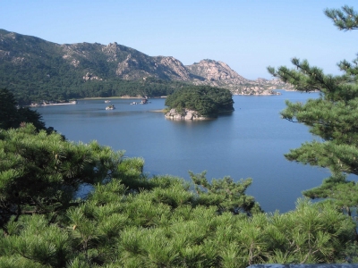 Samil Lake (David Stanley)  [flickr.com]  CC BY 
Informazioni sulla licenza disponibili sotto 'Prova delle fonti di immagine'