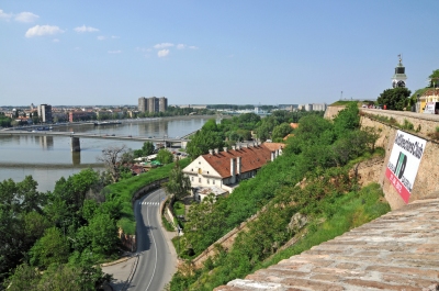 Serbia-0327 - Views form the Petrovaradin Fortress (Dennis Jarvis)  [flickr.com]  CC BY-SA 
Informazioni sulla licenza disponibili sotto 'Prova delle fonti di immagine'