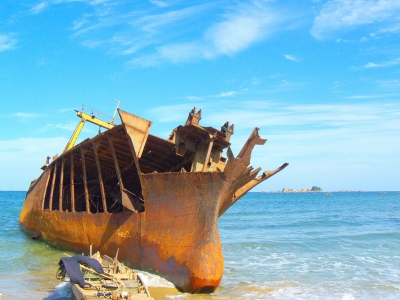 Shipwreck, Beach Near Lake Sijung, North Korea (yeowatzup)  [flickr.com]  CC BY 
Informazioni sulla licenza disponibili sotto 'Prova delle fonti di immagine'