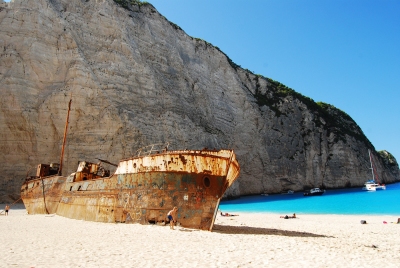Shipwreck Beach (monica renata)  [flickr.com]  CC BY 
Informazioni sulla licenza disponibili sotto 'Prova delle fonti di immagine'