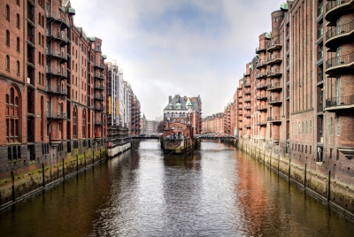 Speicherstadt (Marcus Pink)  [flickr.com]  CC BY 
Informazioni sulla licenza disponibili sotto 'Prova delle fonti di immagine'