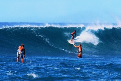 Stand up paddle surfing on the huge waves off Sunset Beach (Peggy2012CREATIVELENZ)  [flickr.com]  CC BY 
Informazioni sulla licenza disponibili sotto 'Prova delle fonti di immagine'