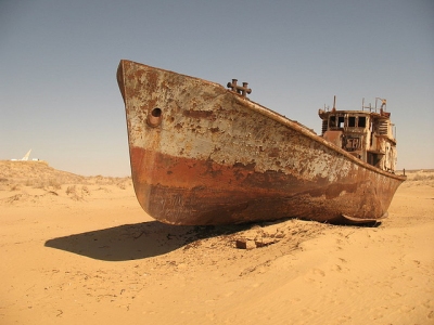 Stranded ship from Kazakhstan (Martijn.Munneke)  [flickr.com]  CC BY 
Informazioni sulla licenza disponibili sotto 'Prova delle fonti di immagine'