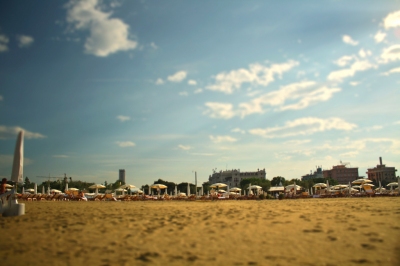 Summer at the Grand Hotel di Rimini (Giacomo Carena)  [flickr.com]  CC BY-ND 
Informazioni sulla licenza disponibili sotto 'Prova delle fonti di immagine'