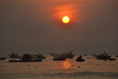 Sunrise on Eastern Sea, Vietnam (Loi Nguyen Duc)  [flickr.com]  CC BY 
Informazioni sulla licenza disponibili sotto 'Prova delle fonti di immagine'